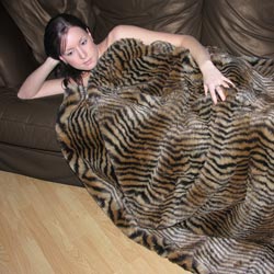 rucomfy monty patterned faux fur throw