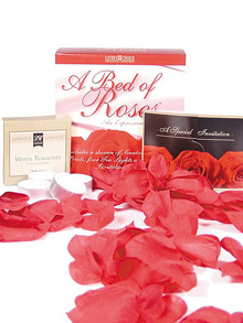 Romantic Gifts : A Bed Of Red Roses