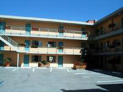 Rodeway Inn & Suites Downtown