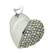 Satzuma 4GB Diamante Heart USB Flash Drive