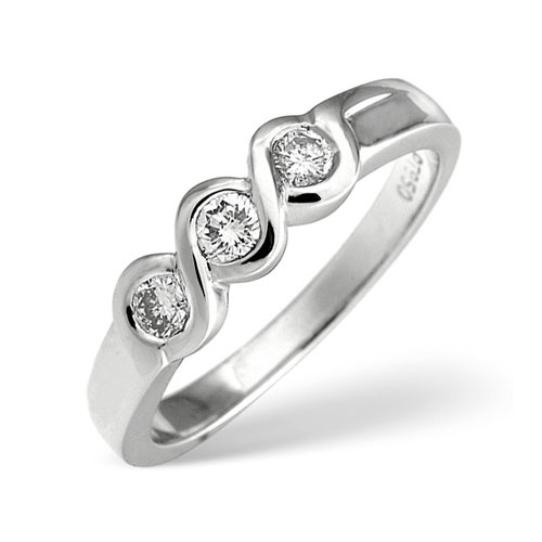 0.28 Carat Three Stone Diamond Ring In Platinum