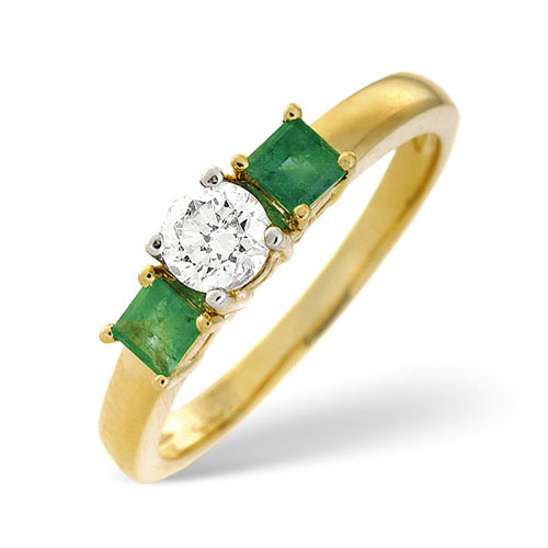Emerald and 0.33 Carat Diamond Ring In 18 Carat Yellow Gold