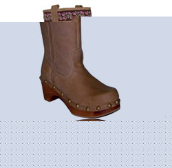 SCHUH POLAR CLOG BOOT