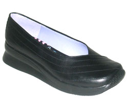 SCHUH RIO STITCH PUMP