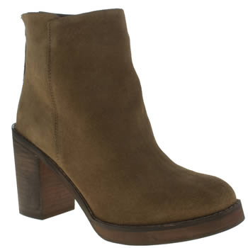 schuh Tan Strider Boots
