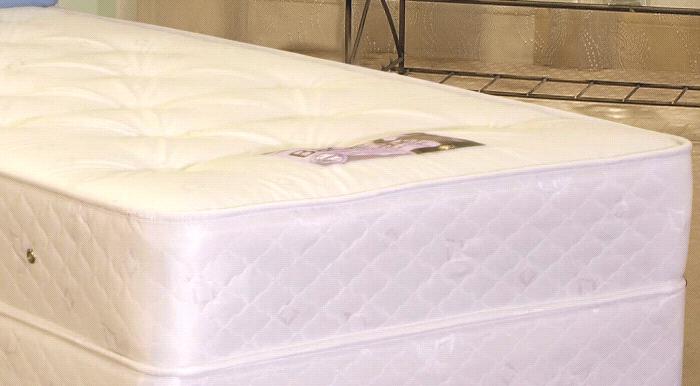 Simmons Beds Ritz 4ft Small Double Mattress