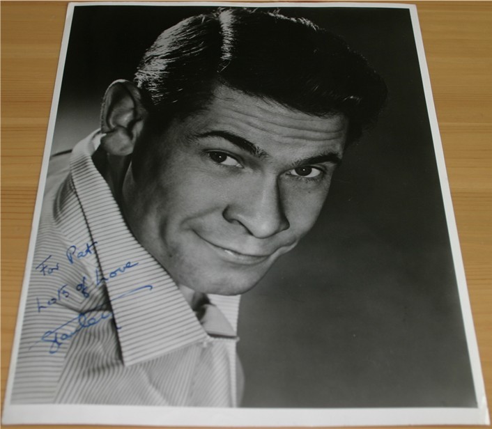 STANLEY BAXTER SIGNED 10 x 8 B/W PHOTO - DEDICATED