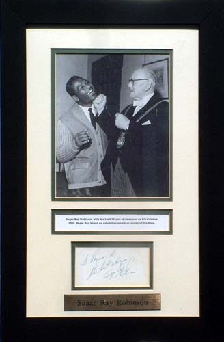 Sugar Ray Robinson signed and framed photo presentation