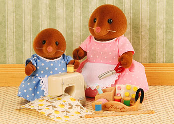 sylvanian Families - Sewing With Mother