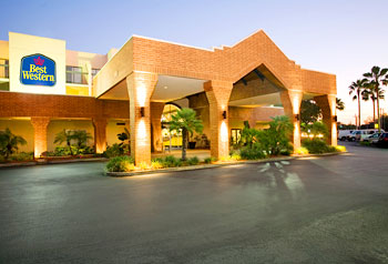 TAMPA Best Western All Suites Hotel Near USF Behind