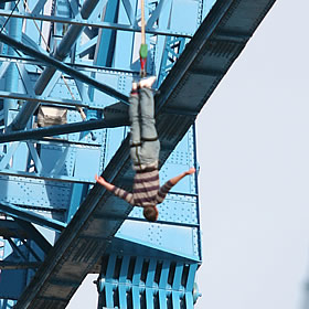 treatme.net Bridge Bungee Jump for 2