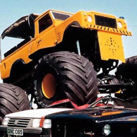 Family Monster Truck vs 4x4 combo