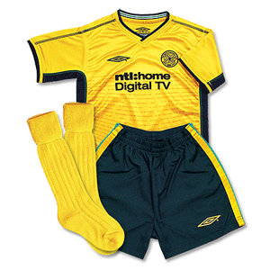 Umbro 02-03 Celtic A Infant Kit