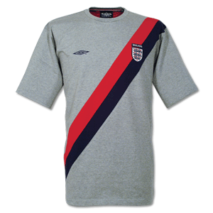 Umbro 03-04 England D-Stripe Tee-Grey/Red/Nvy