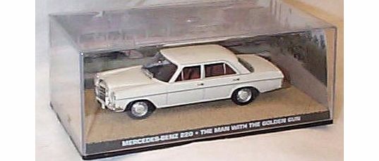 universal hobby james bond 007 mercedes benz 220 the man with the golden gun film scene car 1.43 scale diecast model