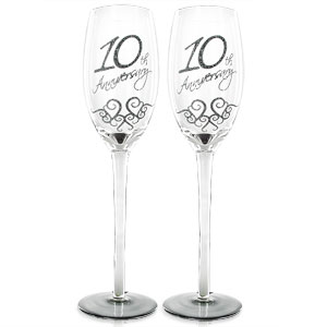 This beautiful Pair of 10th Wedding Anniversary Champagne Flutes makes a fabulous gift to give a special couple celebrating their 10 years of marriage together.The set comes with two traditional shaped clear champagne flutes that each have a wonderfu