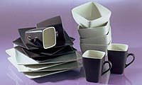 4x Dinner plates (Cream) 4x Side plates (Chocolate)4x Bowls (Cream) 4x Mugs (Cocolate exterior,