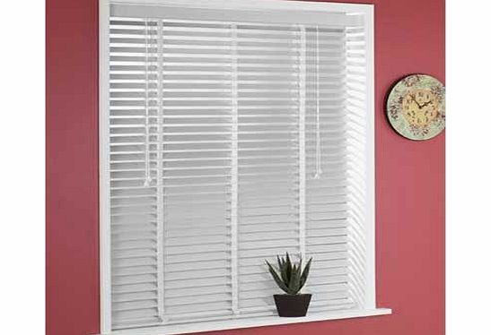 White venetian blinds features 50mm slat. automatic cord lock with cord tilt and metal headrail. Includes child safety cleat. fittings and instructions. Tested and safe to the 2014 blind safety standards BS EN 13120. Wood. Automatic safety lock. Size