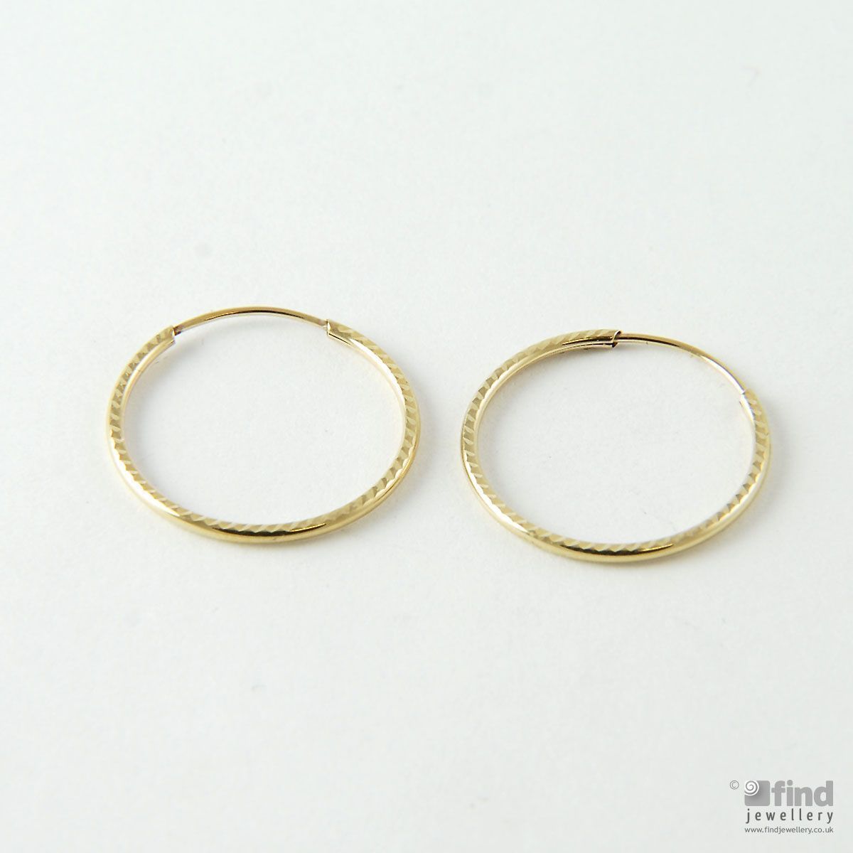 Unbranded 9ct 18mm Diamond Cut Sleepers