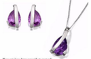 A lovely earring and pendant set created in white gold and set with a 5x7mm amethyst for the earrings and 9x7mm amethyst for the pendant. Supplied with an 18 fine curb chain.