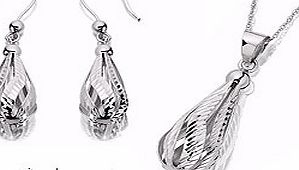 Diamond cut patterning on the white gold strands of the 2cm drop pendant adds extra interest, strung on a 16/41cm Prince of Wales chain, plus matching hook wire, 2cm drop earrings.