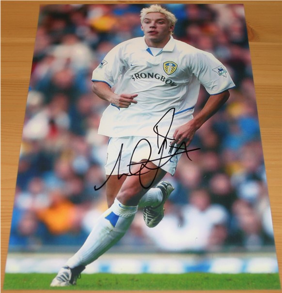 ALAN SMITH HAND SIGNED 10 x 7 INCH PHOTOGRAPH