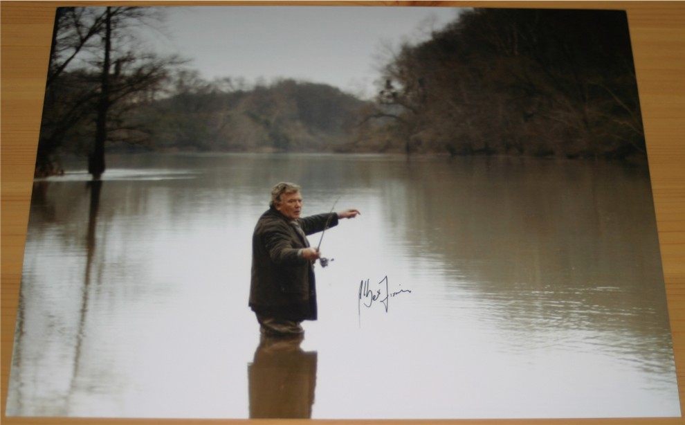 ALBERT FINNEY SIGNED 10 x 8 INCH BIG FISH PHOTO