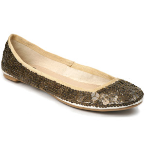 Round toe ballerina style fabric pump with all over sequin detail. The Alburto shoes are ideal to co