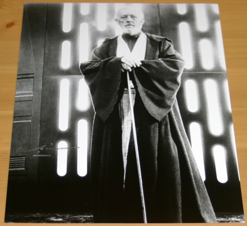 ALEC GUINESS SIGNED STAR WARS 10 x 8 PHOTOGRAPH