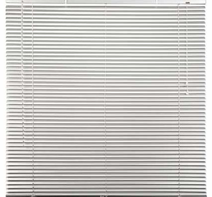 Create the modern look with these silver effect aluminium Venetian blinds which have an easy to use pull cord. Tested and safe to the 2014 blind safety standards BS EN 13120. Aluminium. Automatic safety lock. Size W60. drop 160cm / W24. drop 63in. Sl