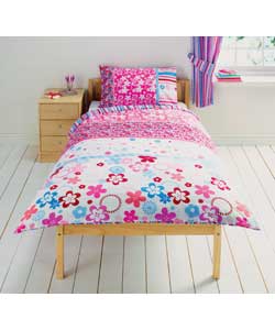 Set contains duvet cover and 1 pillowcase.50 polyester and 50 cotton.Machine washable at 40C.Suitabl