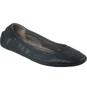 Arenia, round toe ballerina style flat pump. Lining: synthetic Sole: rubber