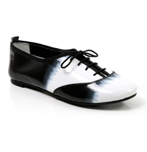Round toe patent leather jazz shoe with lace up detail and all over tie-dye effect. Wear the Asade p