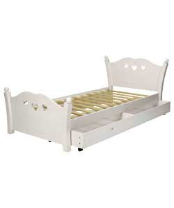 White wood single bed with cut out heart design in headboard and footboard.Size (W)117, (L)203.5, (H