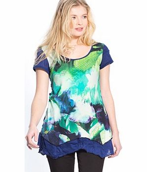You wont feel blue in this Asymmetric Tunic T-shirt with its striking pattern! We love the softly draping fabric that falls beautifully and the flared cut that flatters the figure superbly. It has a large printed motif on the front, plain back and sl