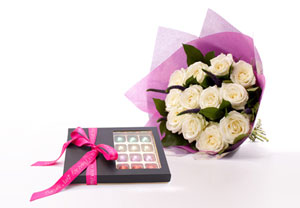 Unbranded Avalanche Roses with Personalised Chocolate