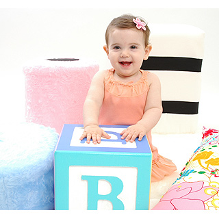 Capture those once in a lifetime moments as your Baby grows with this fabulous Baby Photo Shoot. Che