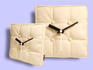 Don`t let time pass you by with this 10inch square cream leather look Barcelona Cushion clock. Its