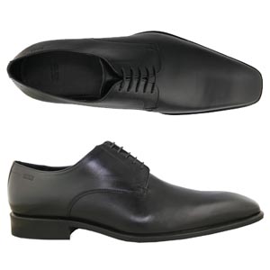 A modern 5 eyelet Derby from Hugo Boss. Features an elongated square toe and a leather sole and heel