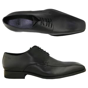A modern 5 eyelet Derby from Hugo Boss. Features twin stitched apron, square toe and a leather sole 