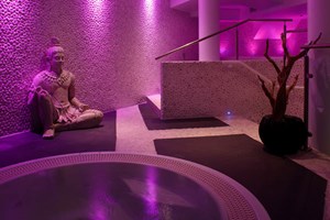 Unbranded Beautiful Glow with Bubbly at River Wellbeing Spa