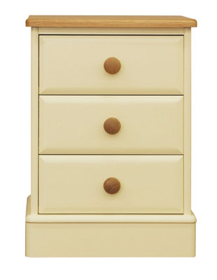 3 DRAWER BEDDSIDE CABINET IN A DEVON CREAM PAINTED FINISH WITH SOLID OAK TOPS AND KNOBS. DOVETAILED