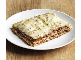 Premium mince cooked in a Chianti wine, tomato and oregano sauce, layered with pasta and topped with white sauce and cheese.