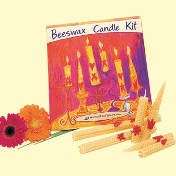 Create and decorate your own natural beeswax candles! Transform beeswax sheets into 6 original candl