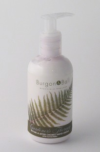 Contains sunscreens to counteract the ageing effects of sunlight as well as natural essential oils o