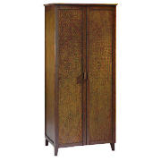 This Belize double wardrobe has 2 doors and a handy shelf.  This stylish wardrobe comes in chocolate