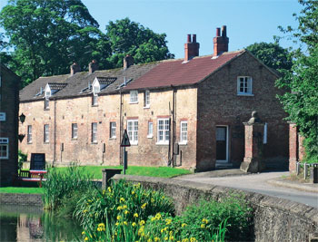 Unbranded Bellas Cottage