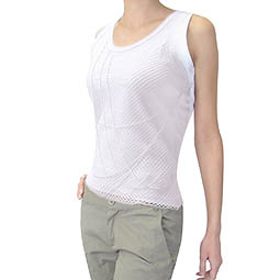 in the style of that worn by Jennifer Lopez