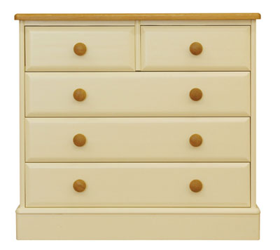 5 DRAWER WIDE CHEST IN A DEVON CREAM PAINTED FINISH WITH SOLID OAK TOPS AND KNOBS. DOVETAILED DRAWER