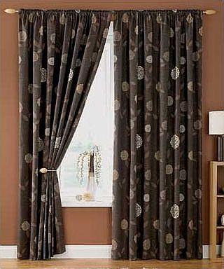 Large all over floral pattern on chocolate background Made from 60% cotton and 40% polyester. Lining fabric: 48% cotton. 52% and polyester. Depth of header tape: 3 inches. Size 168cm (66 inches) wide by 183cm (72 inches) drop. Machine washable at 40?